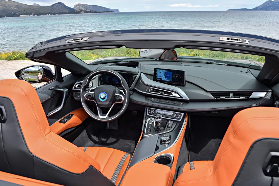Торпедо BMW i8 Roadster (I15) 2018 года  (WW) (фото 88 из 198)